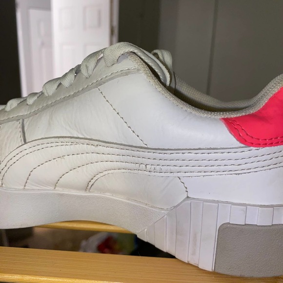 Puma Women's Size 7.5 Black Suede toe and hot pink Jada Shoe - Picture 4 of 6